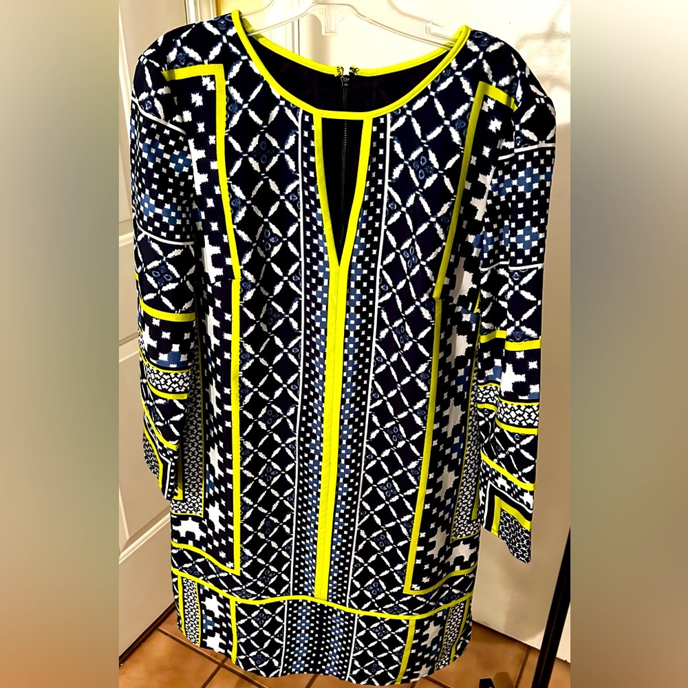 ‼️‼️SOLD ‼️‼️Vince Camuto dress new condition size 4 color blue,black and green